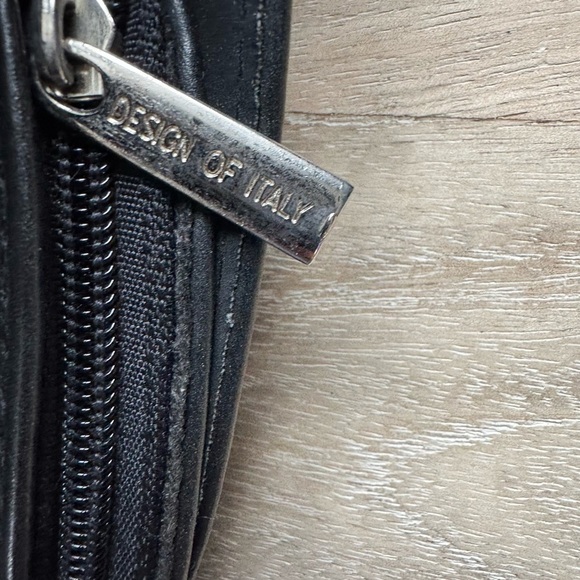 Stylish Black Sling Bag - Picture 4 of 5